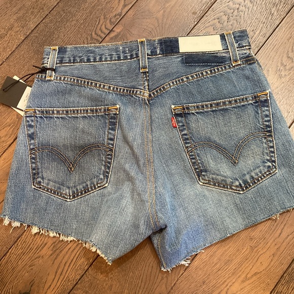 Redone x Levi Jean Shorts! Size 24 (they run BIG) I’m a 26 and they’re baggy! - Picture 2 of 5